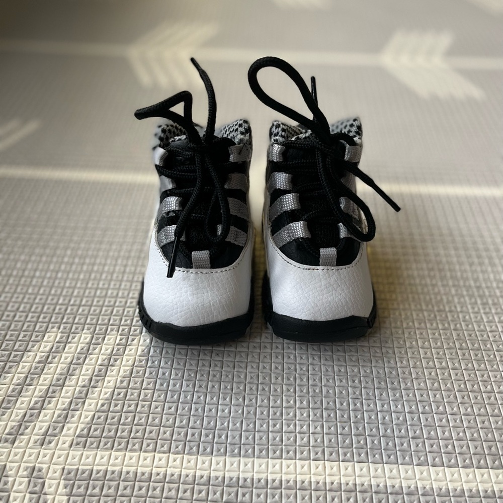 Nike Air Jordan Retro 10 Kids Size 2C
